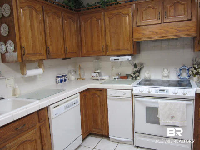 9255 Lakeview Drive Foley, AL 36535 - Photo 10 of 39 Kitchen