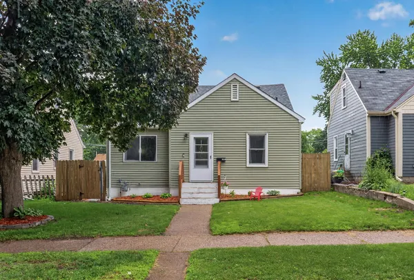 $300,000 | 1843 Montana Avenue East, St. Paul, MN 55119