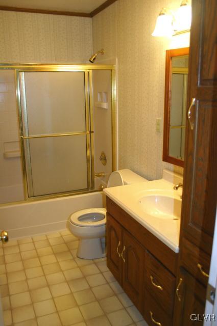 3143 Shakespeare Road Bethlehem, PA 18017 - Photo 8 of 14 New bath