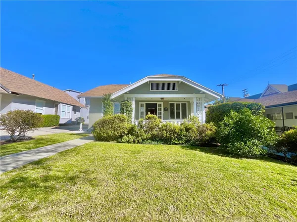 $3,200 | 128 North Ivy Avenue, Monrovia, CA 91016