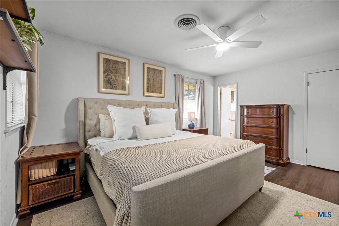 2601 Linwood Road Temple, TX 76502 - Photo 24 of 41 a bedroom with a bed and a dresser