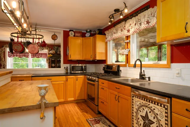 $850,000 | 445 Canterbury Road, Manchester, VT 05255