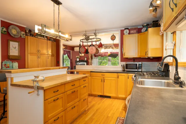 $850,000 | 445 Canterbury Road, Manchester, VT 05255