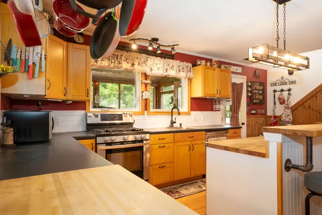 $850,000 | 445 Canterbury Road, Manchester, VT 05255