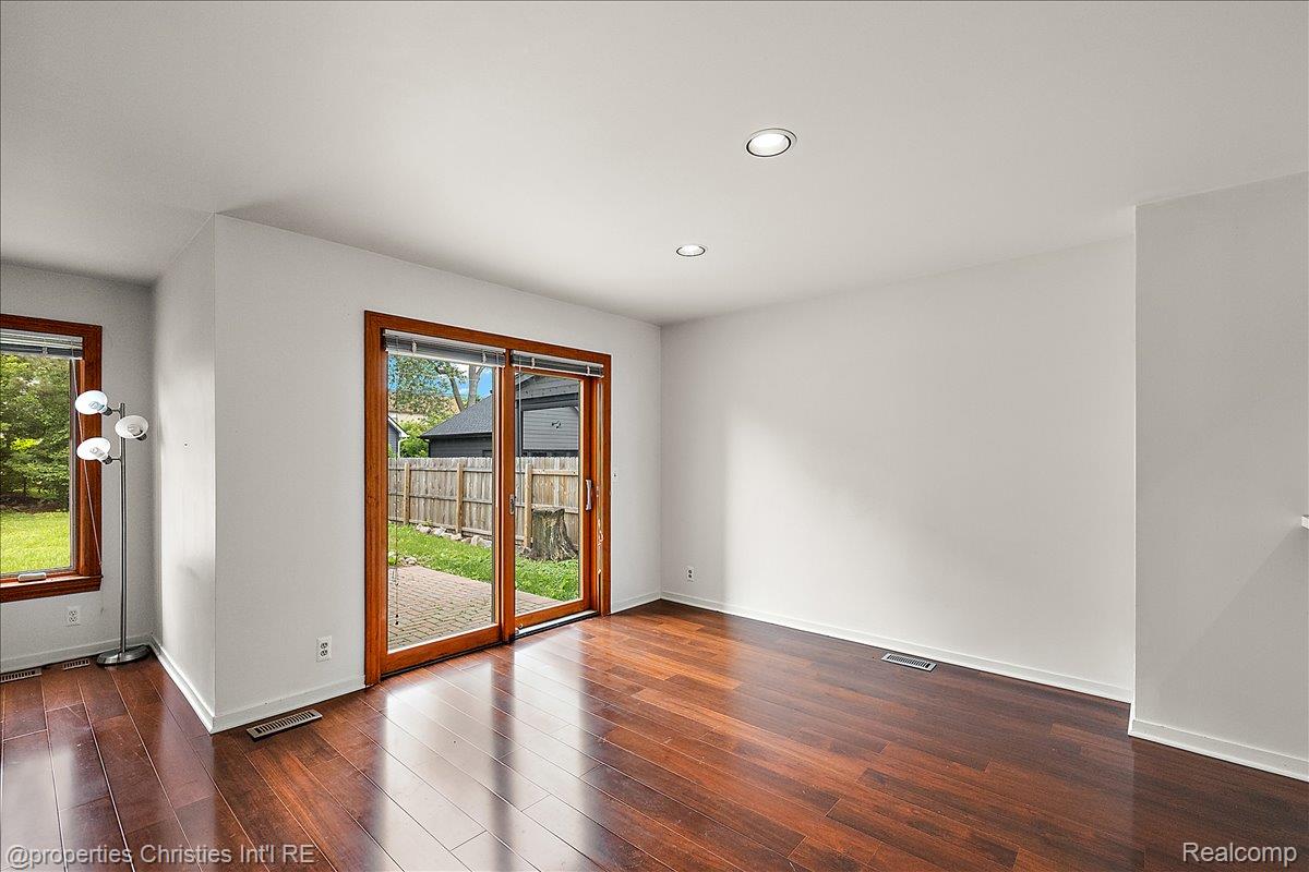 2635 Dorchester Road Birmingham, MI 48009 - Photo 13 of 44