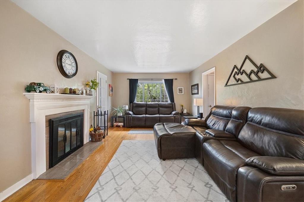 145 Rolshouse Road Pittsburgh, PA 15237 - Photo 3 of 25 Gallery Image 3