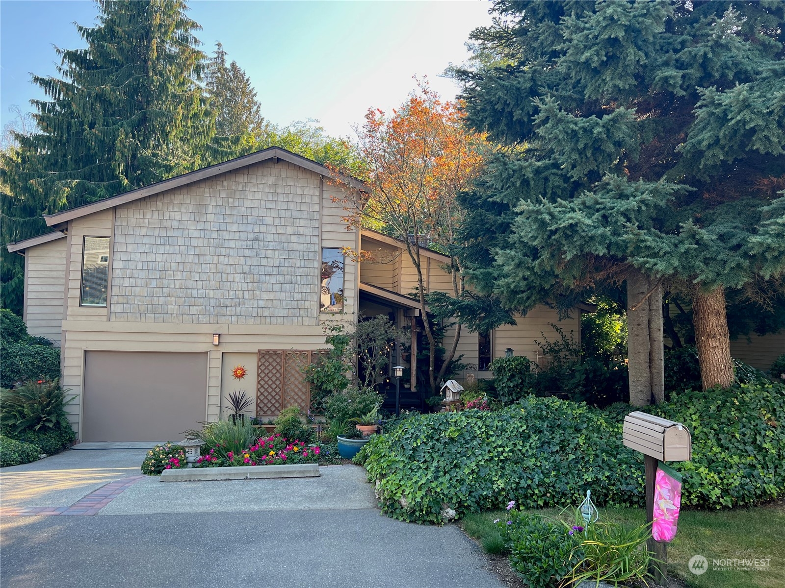 934 Edmonds Street Edmonds, WA 98020 - Photo 1 of 14 Gallery Image 1