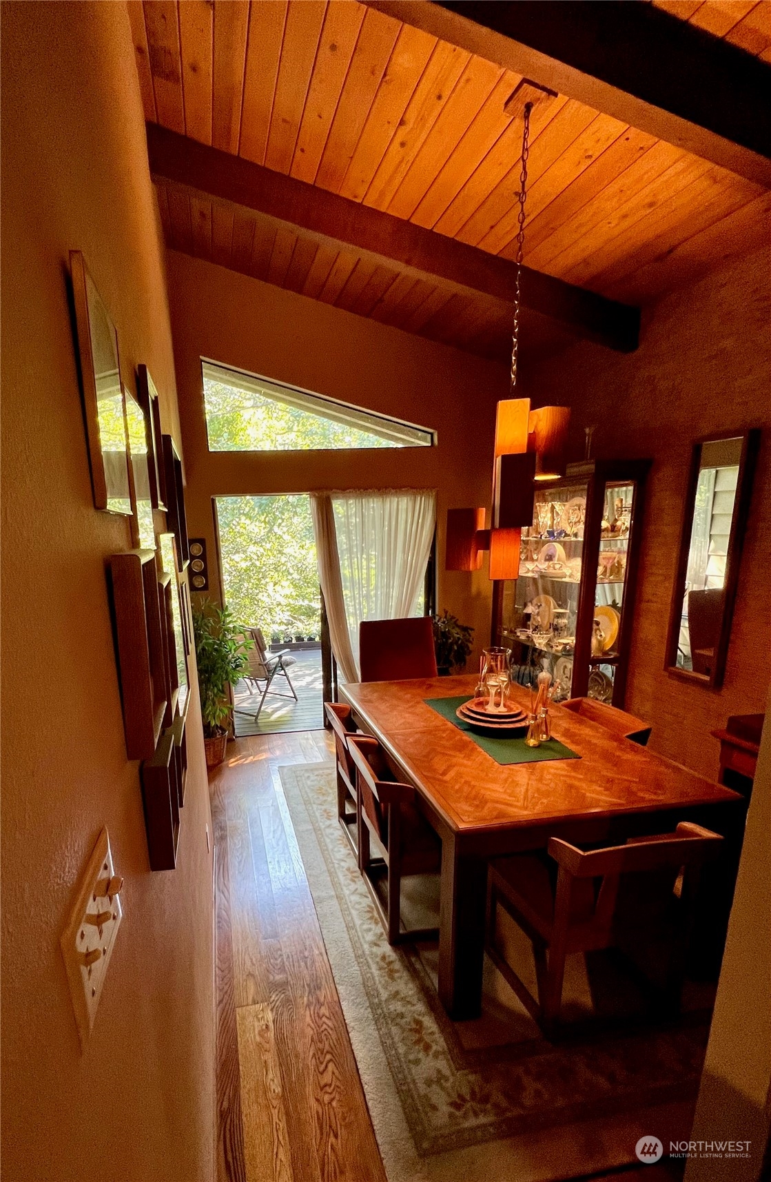934 Edmonds Street Edmonds, WA 98020 - Photo 4 of 14 Gallery Image 4