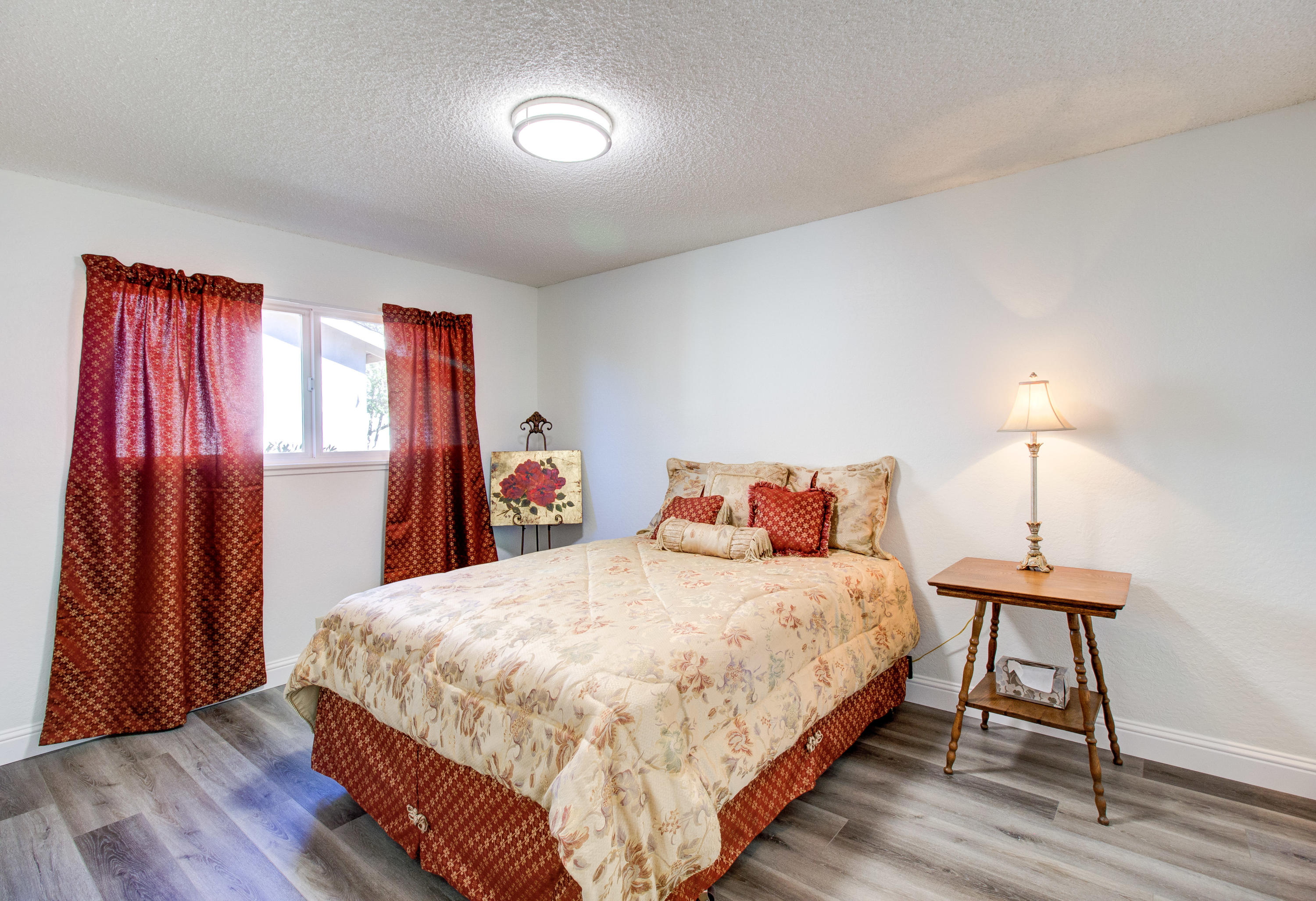 2602 Irwin Road Redding, CA 96002 - Photo 19 of 27 a bedroom with a bed and a lamp