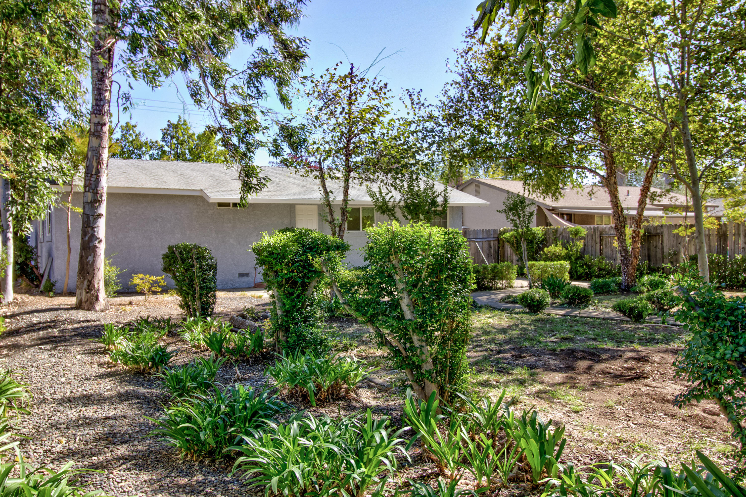 2602 Irwin Road Redding, CA 96002 - Photo 26 of 27 a backyard of a house with lots of green space