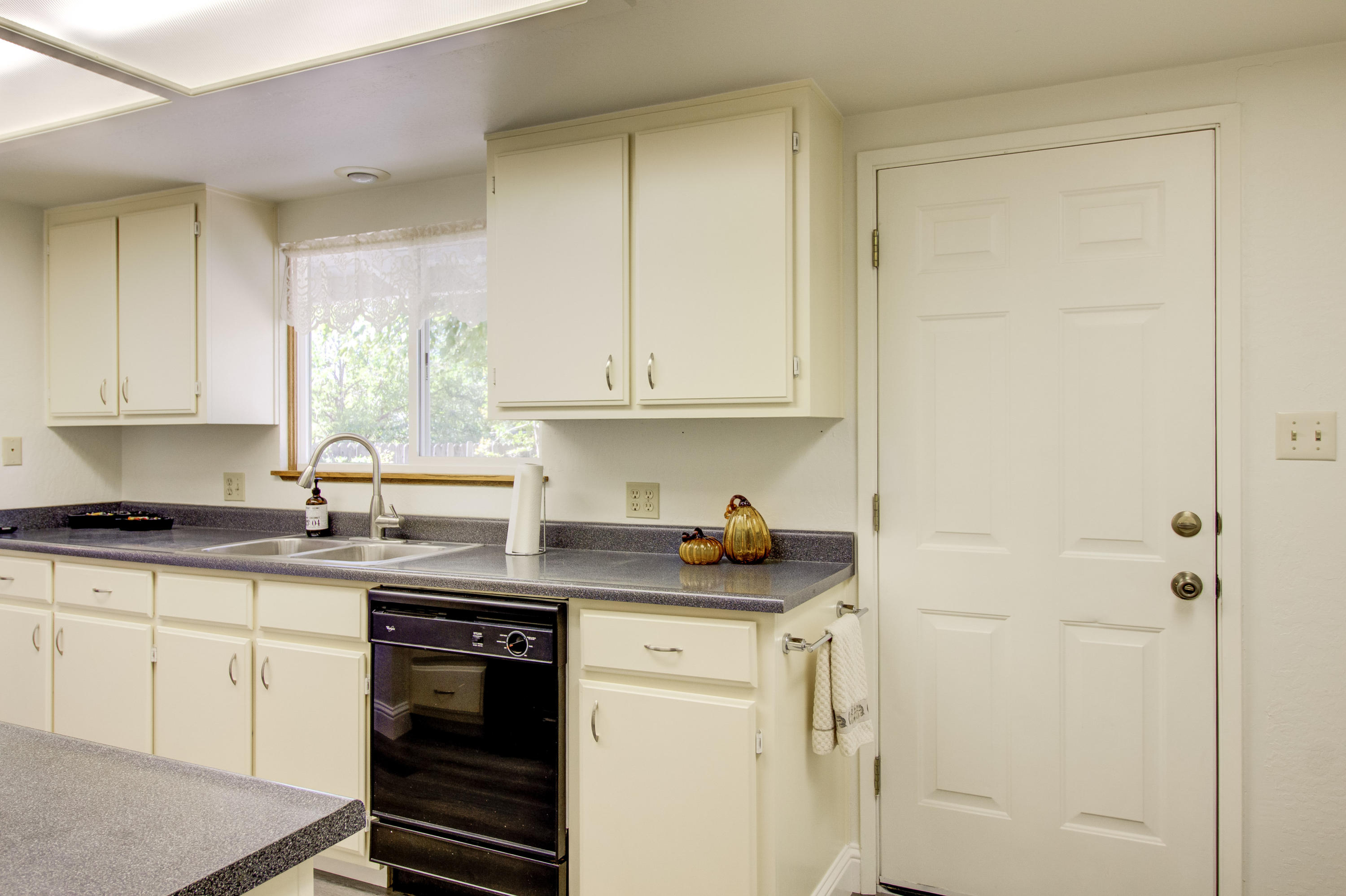 2602 Irwin Road Redding, CA 96002 - Photo 10 of 27 a kitchen with stainless steel appliances granite countertop a sink stove and cabinets
