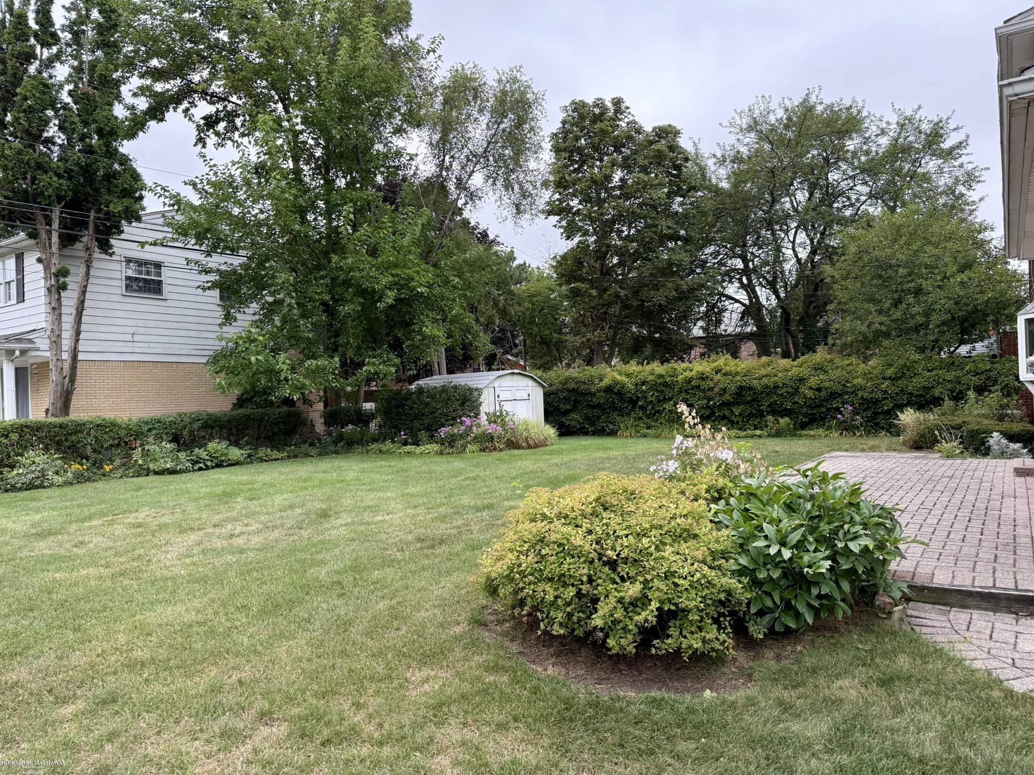 2218 Nancy Warren, MI 48092 - Photo 44 of 54 50186050-b425f3b8-774b-4576-bdc1-43625674e80b.JPG