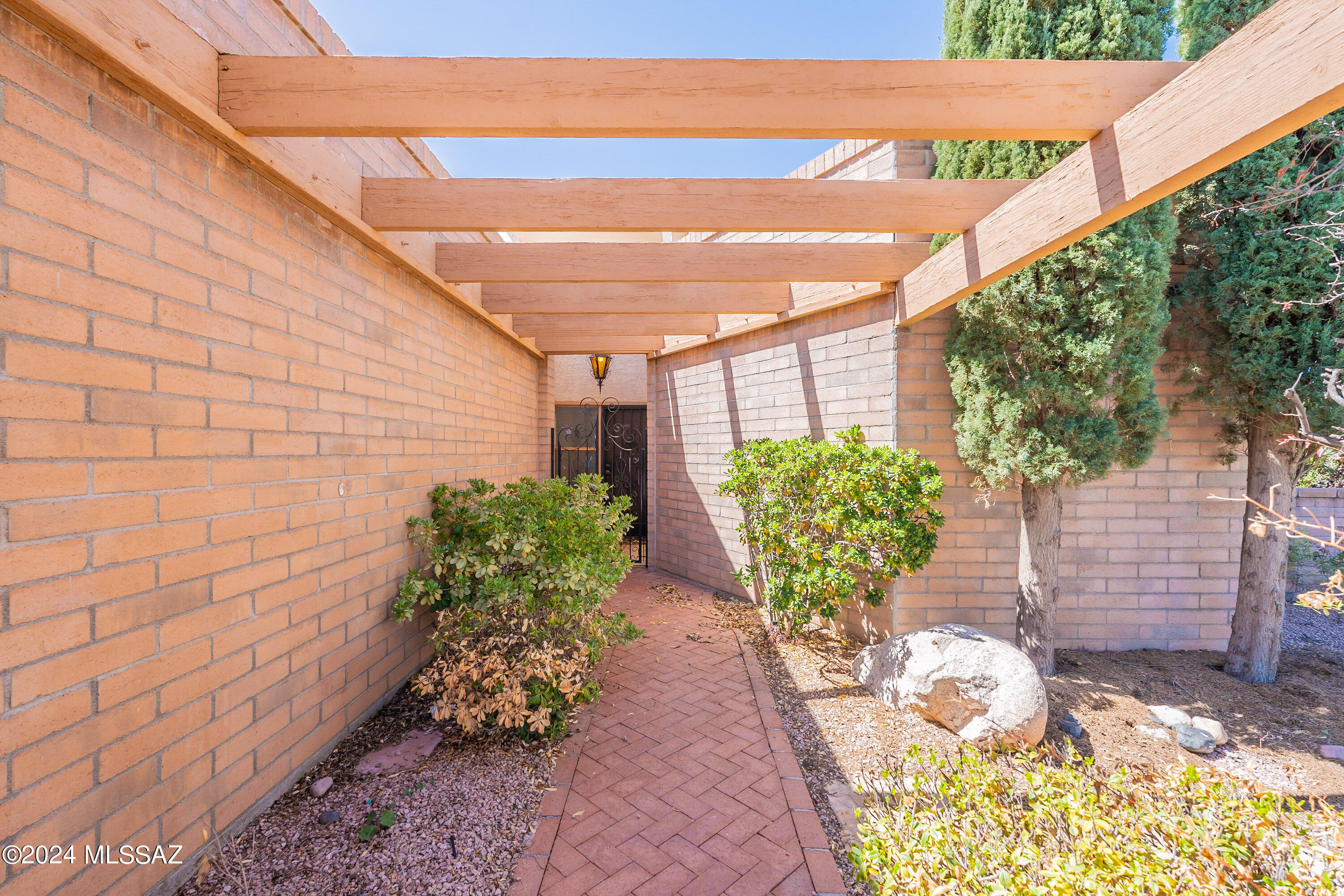 737 West Rio-Altar Green Valley, AZ 85614 - Photo 4 of 35 Gallery Image 4