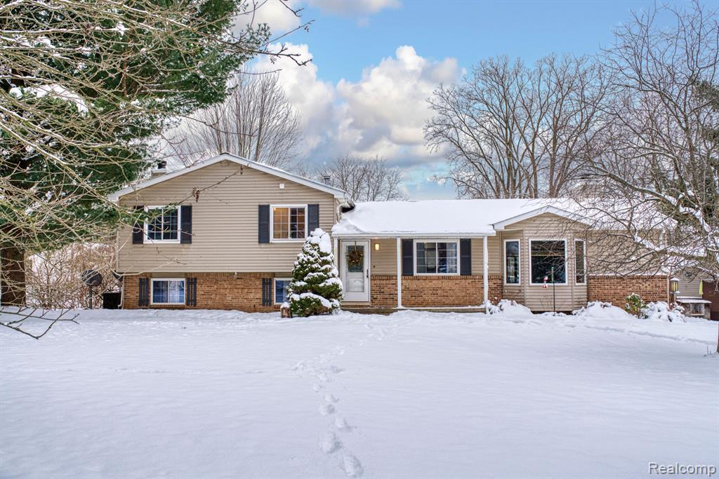 5787 Byron Road Howell, MI 48855 - Photo 1 of 51