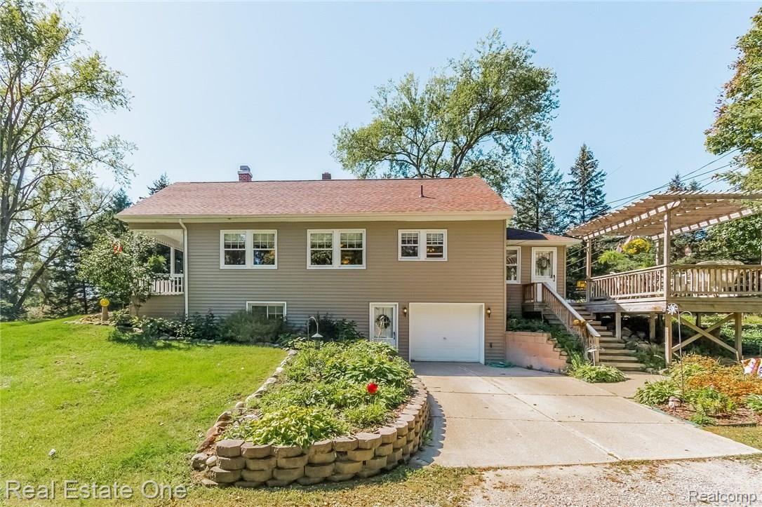 1435 East Gunn Road Rochester, MI 48306 - Photo 48 of 49 046-Exterior-2058759-medium.jpg