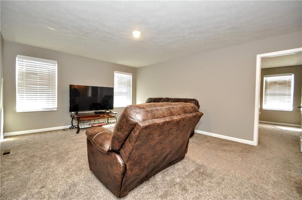 217 West Country Barn Road Houston, PA 15342 - Photo 9 of 23