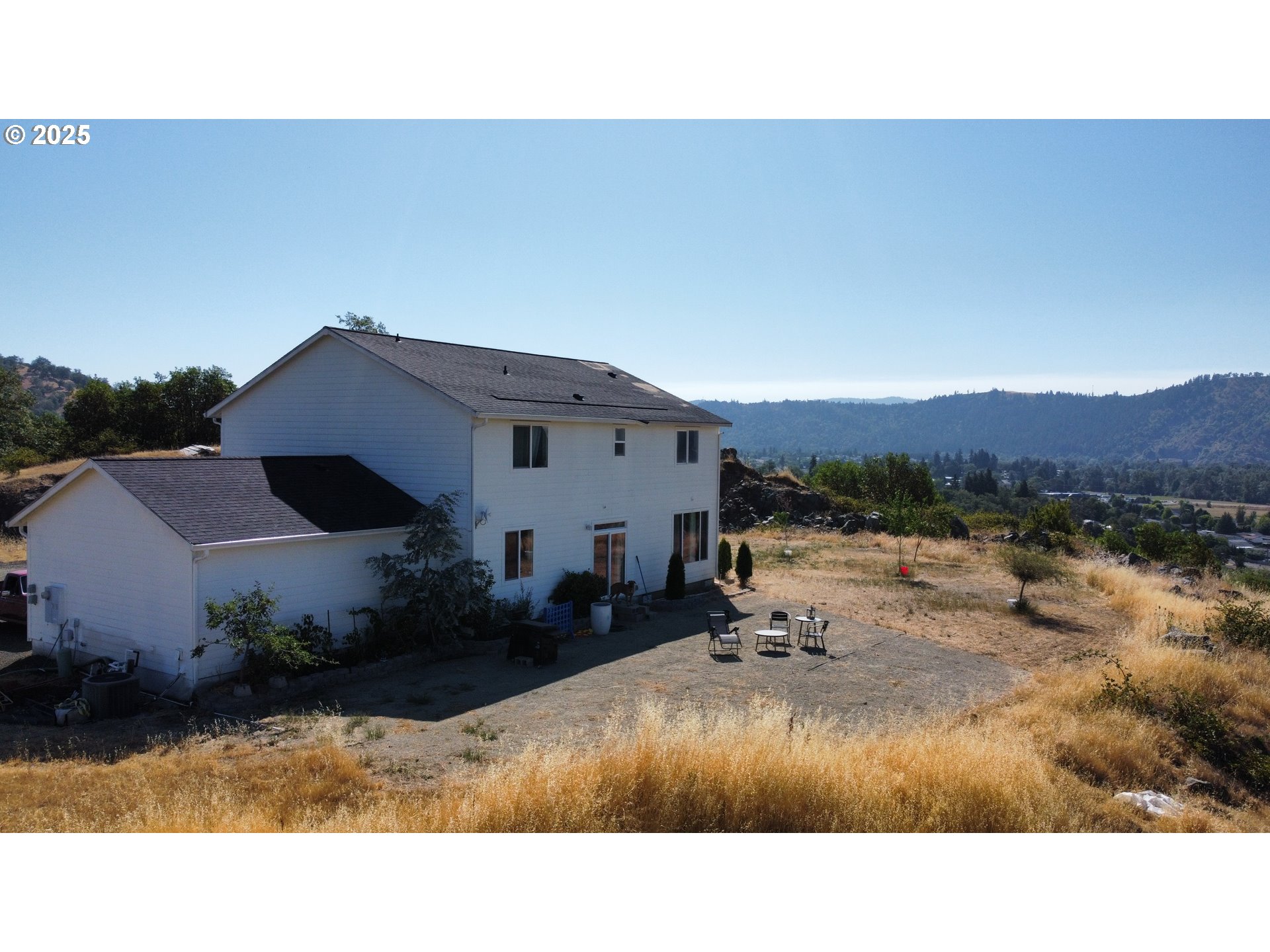 635 Wil Way Winston, OR 97496 - Photo 4 of 45