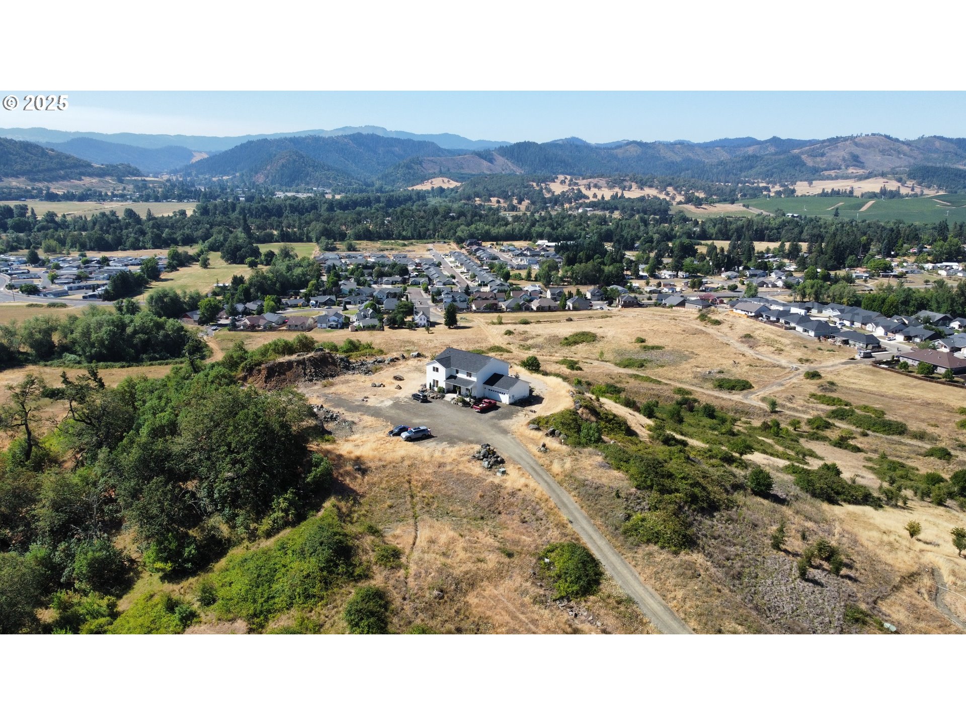 635 Wil Way Winston, OR 97496 - Photo 6 of 45