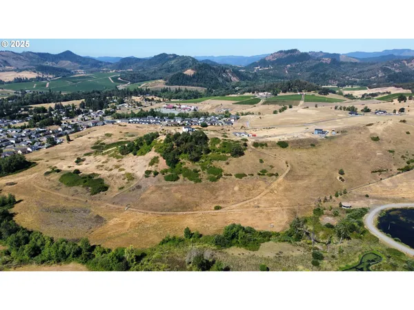 $679,900 | 635 Wil Way, Winston, OR 97496