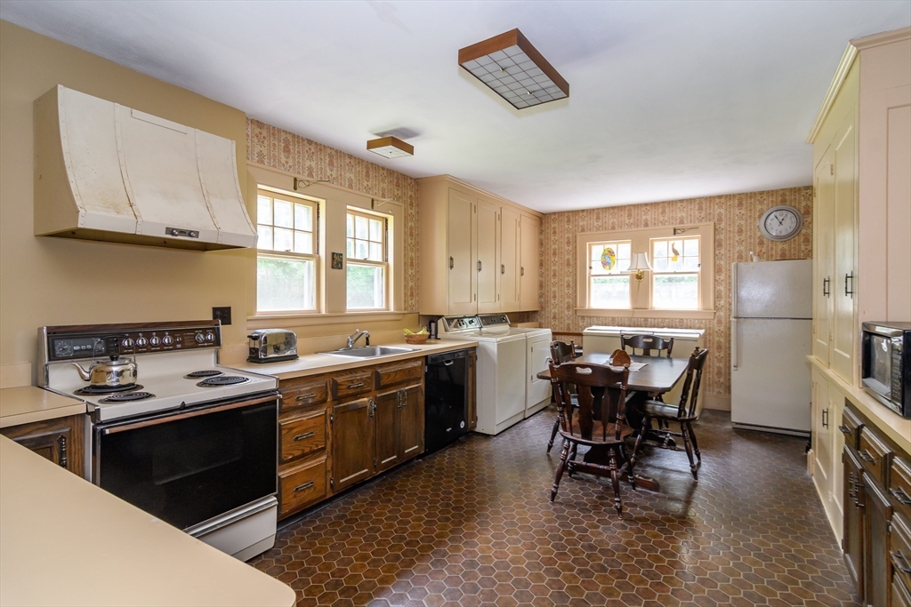 355 High Street Westwood, MA 02090 - Photo 6 of 10
