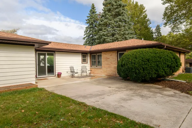 $535,000 | 2285 North 166th Street, Brookfield, WI 53005