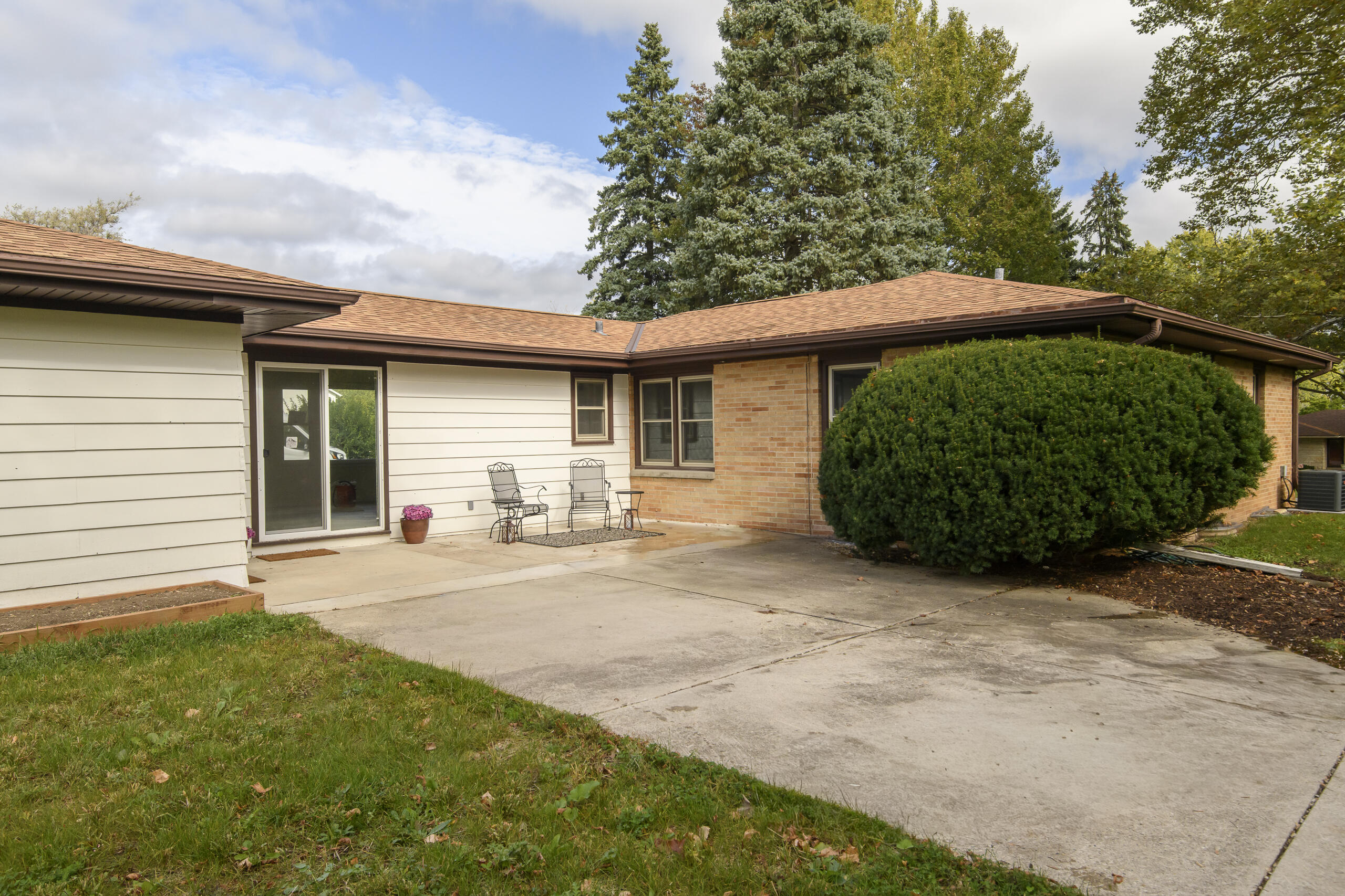 2285 North 166th Street Brookfield, WI 53005 - Photo 50 of 53 Oversized Patio