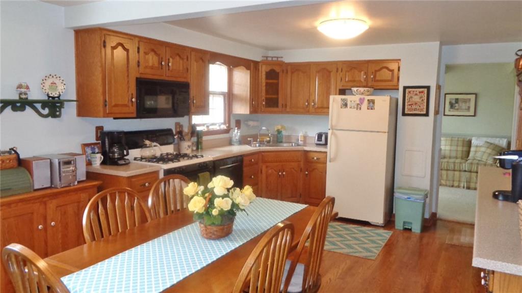 5075 West Harbison Road Pittsburgh, PA 15276 - Photo 5 of 21 PLEASANT, BRIGHT KITCHEN, WITH ALL APPLIANCES. MAPLE CABINETS.