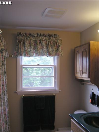 2735 Whitewood Road Bethlehem, PA 18017 - Photo 16 of 20 Main bath