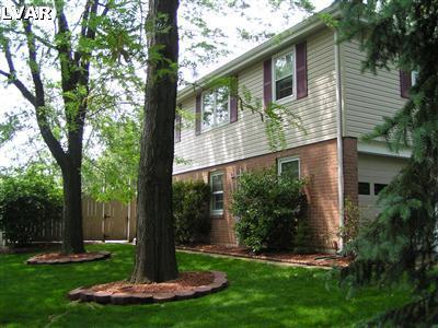 2735 Whitewood Road Bethlehem, PA 18017 - Photo 17 of 20 Side