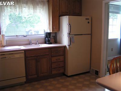 2735 Whitewood Road Bethlehem, PA 18017 - Photo 6 of 20 kitchen