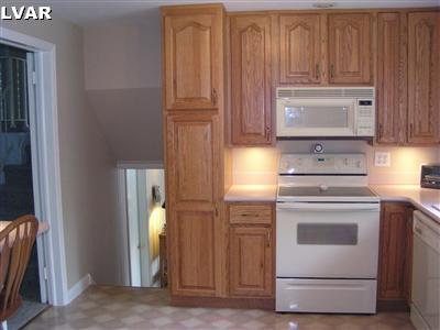 2735 Whitewood Road Bethlehem, PA 18017 - Photo 8 of 20 kitchen
