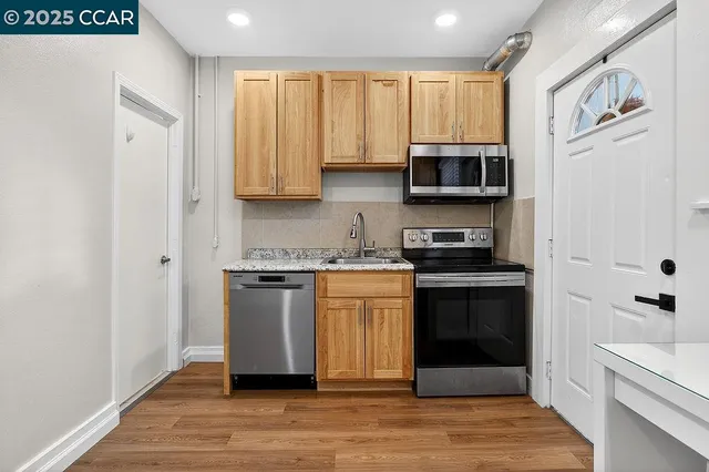 $2,300 | 3229 Elm Street, Unit 1A, Oakland, CA 94609