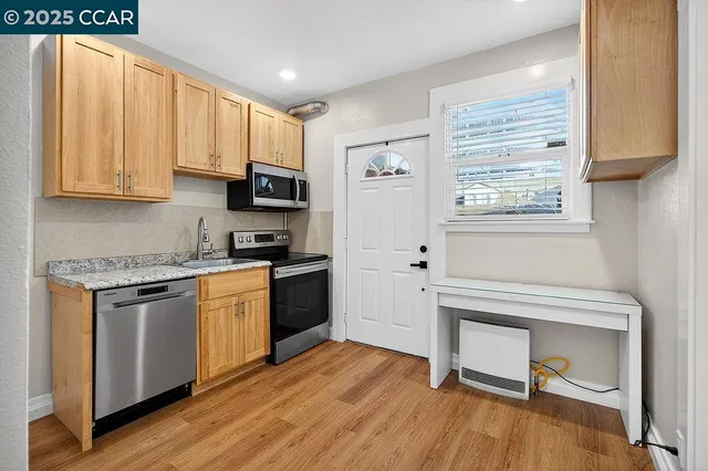 $2,300 | 3229 Elm Street, Unit 1A, Oakland, CA 94609