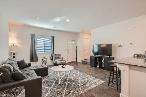$2,399 | 527 Clearsable Avenue, Henderson, NV 89044