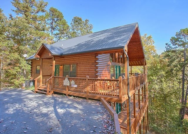 2223 Jared Road, Unit BEARSPLASH Sevierville, TN 37876 - Photo 2 of 32 Gallery Image 2