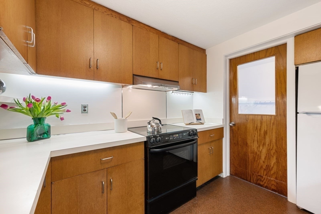 542 Concord Avenue Lexington, MA 02421 - Photo 12 of 41