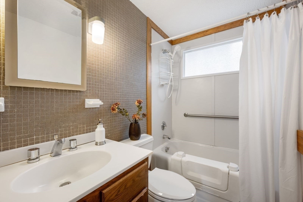 542 Concord Avenue Lexington, MA 02421 - Photo 18 of 41