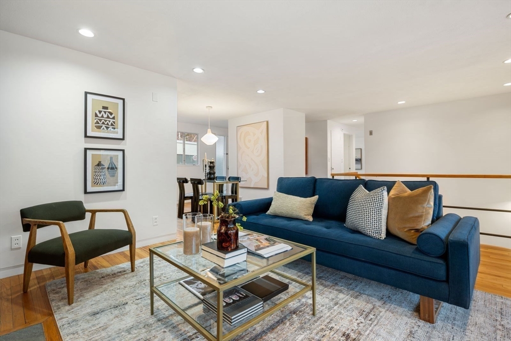 542 Concord Avenue Lexington, MA 02421 - Photo 3 of 41