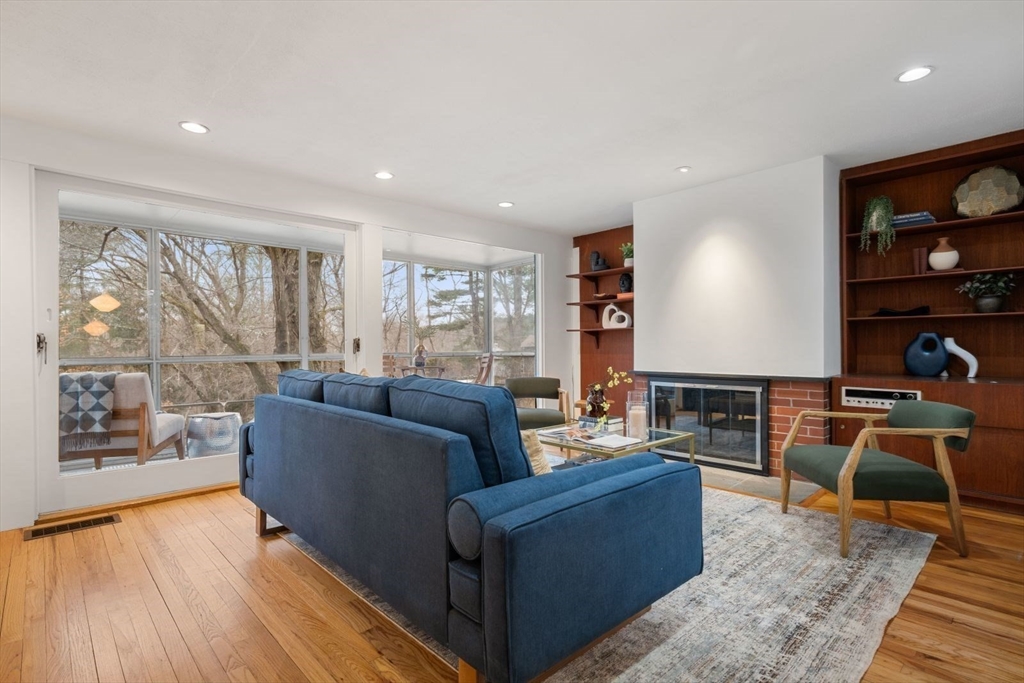 542 Concord Avenue Lexington, MA 02421 - Photo 5 of 41