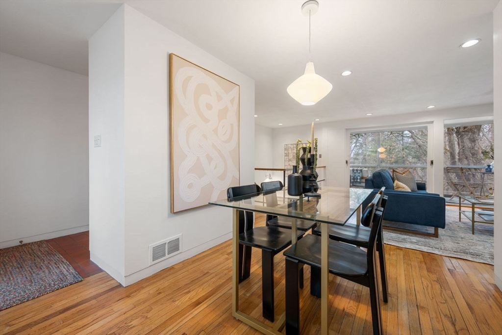 542 Concord Avenue Lexington, MA 02421 - Photo 8 of 41