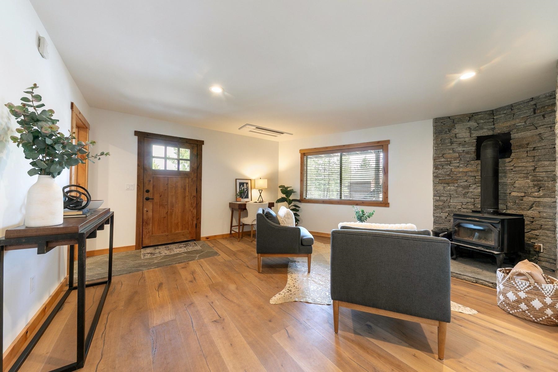 14165 Wolfgang Road Truckee, CA 96161 - Photo 5 of 28