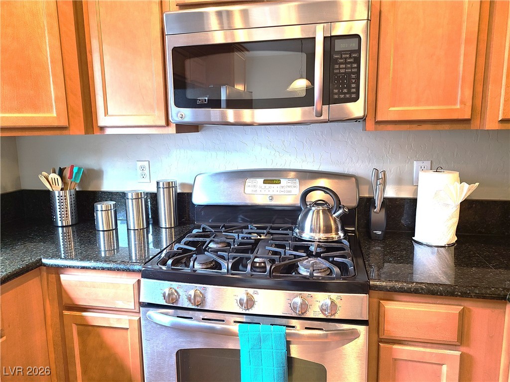 4650 Ranch House Road, Unit 70 North Las Vegas, NV 89031 - Photo 8 of 28 Kitchen featuring appliances with stainless steel finishes