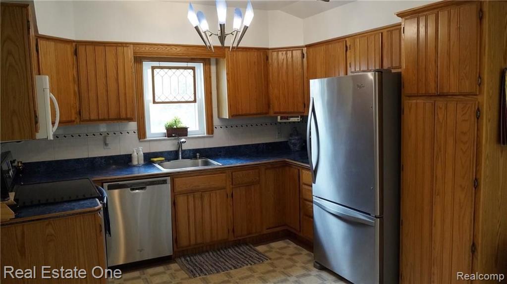 60649 Mt Vernon Road Rochester, MI 48306 - Photo 17 of 31