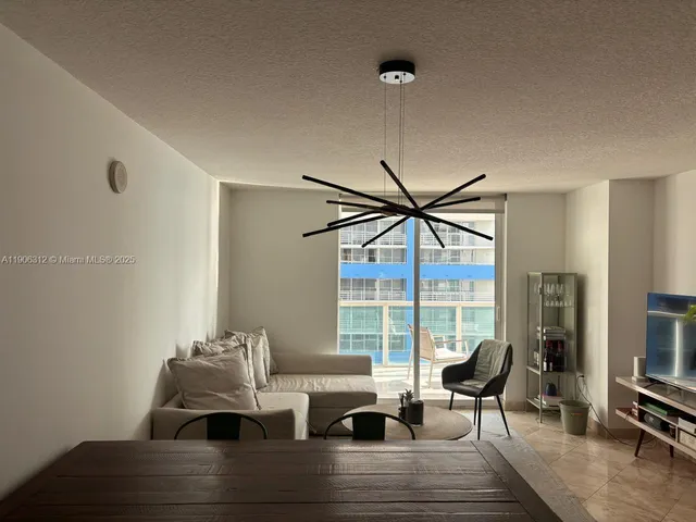 $3,000 | 2101 Brickell Avenue, Unit 903, Miami, FL 33129