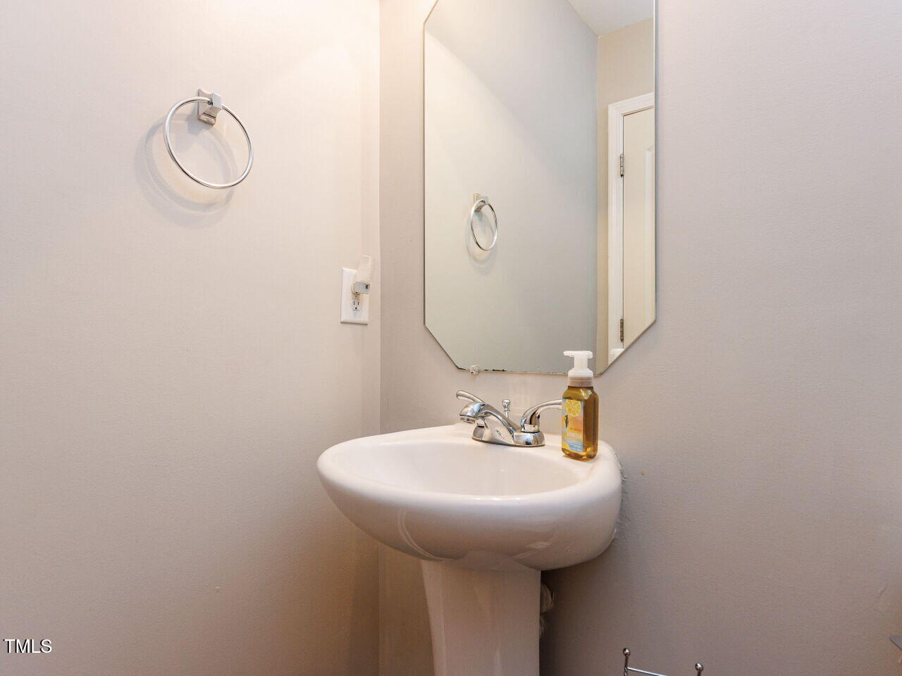 2900 Poole Farm Lane Raleigh, NC 27610 - Photo 10 of 24 010-1280x960-half-bath