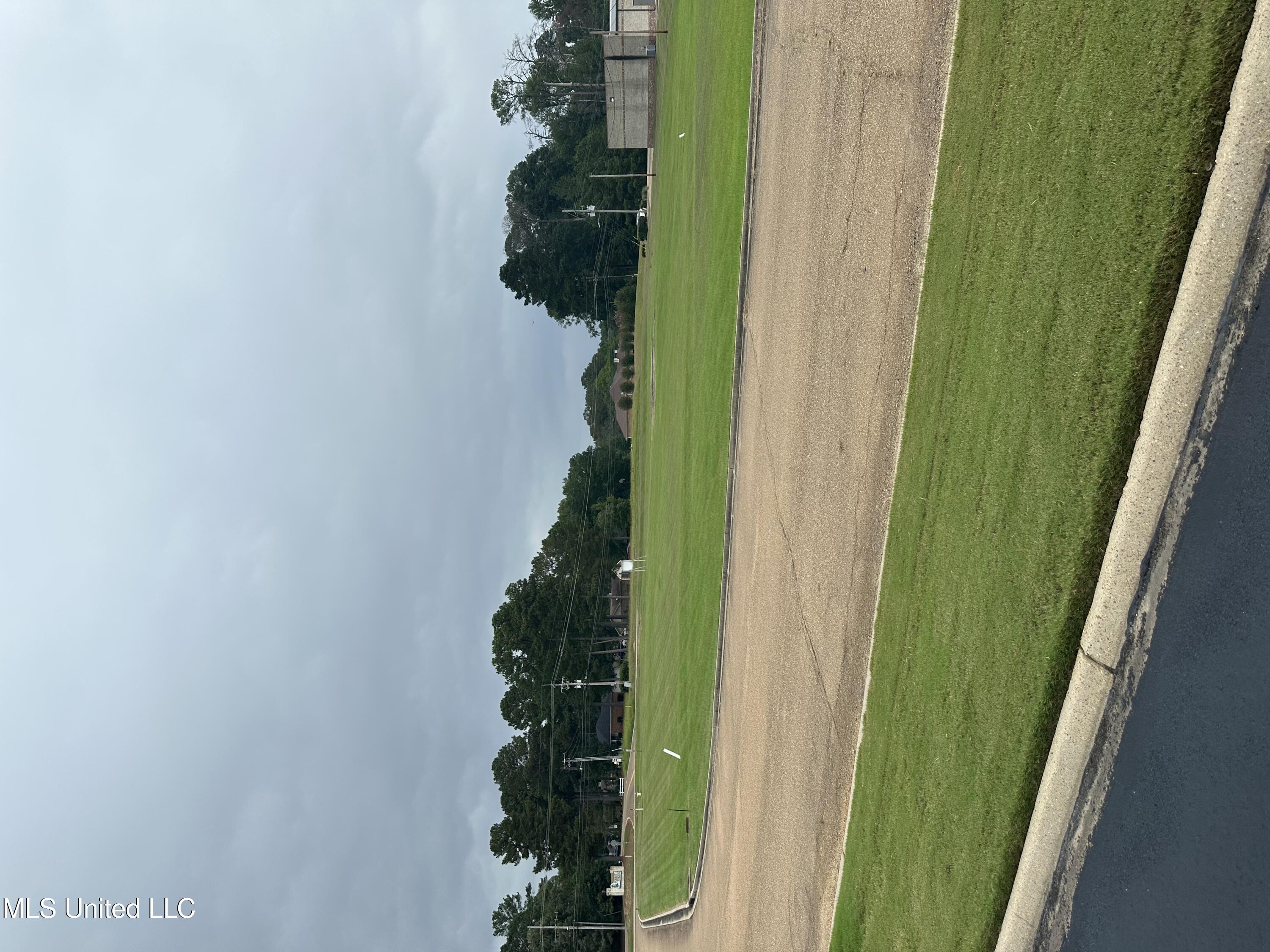 Byram Place Byram, MS 39272 - Photo 3 of 7 IMG_6076 copy