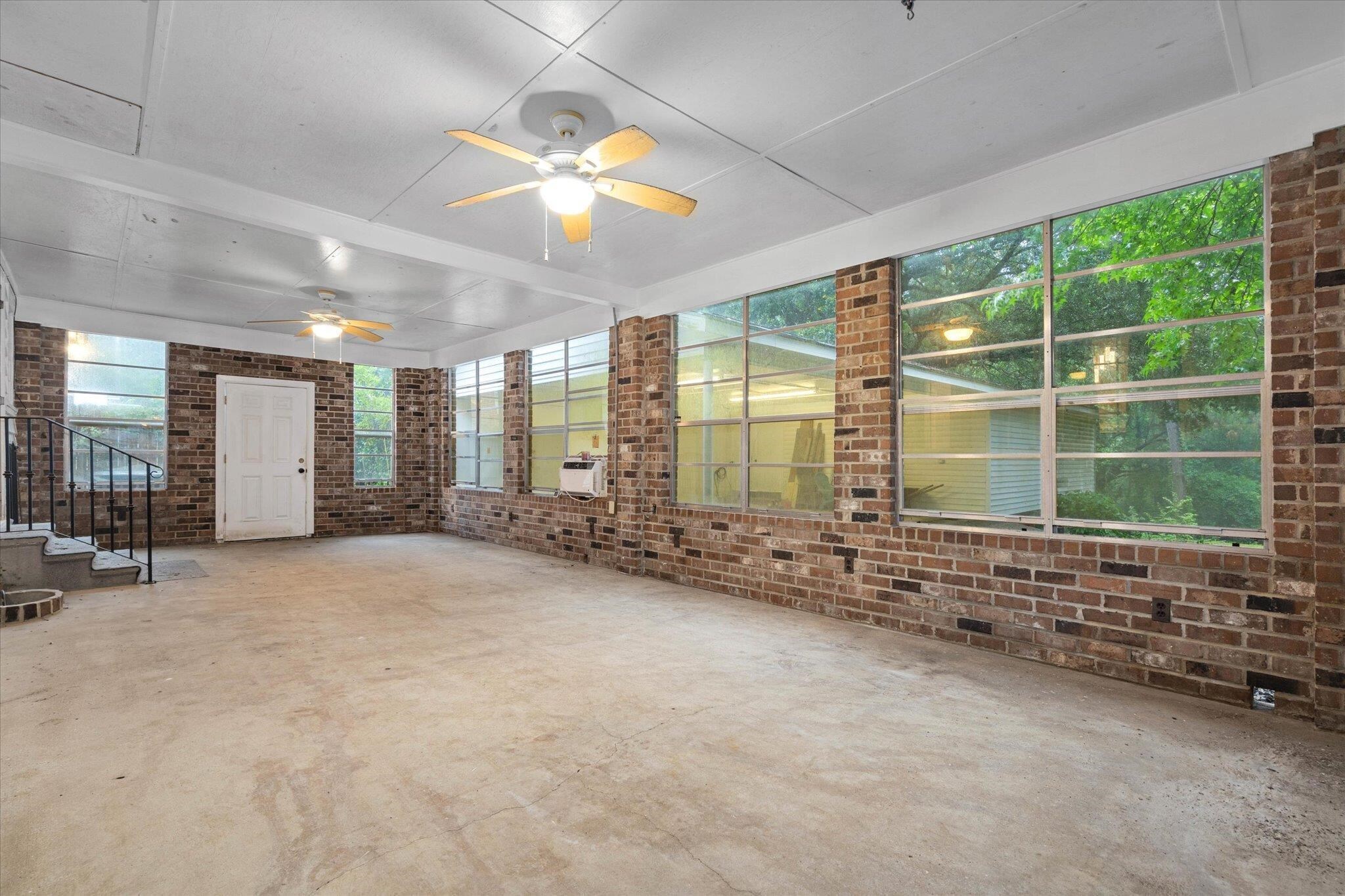 409 Byron Avenue East Mobile, AL 36609 - Photo 4 of 26
