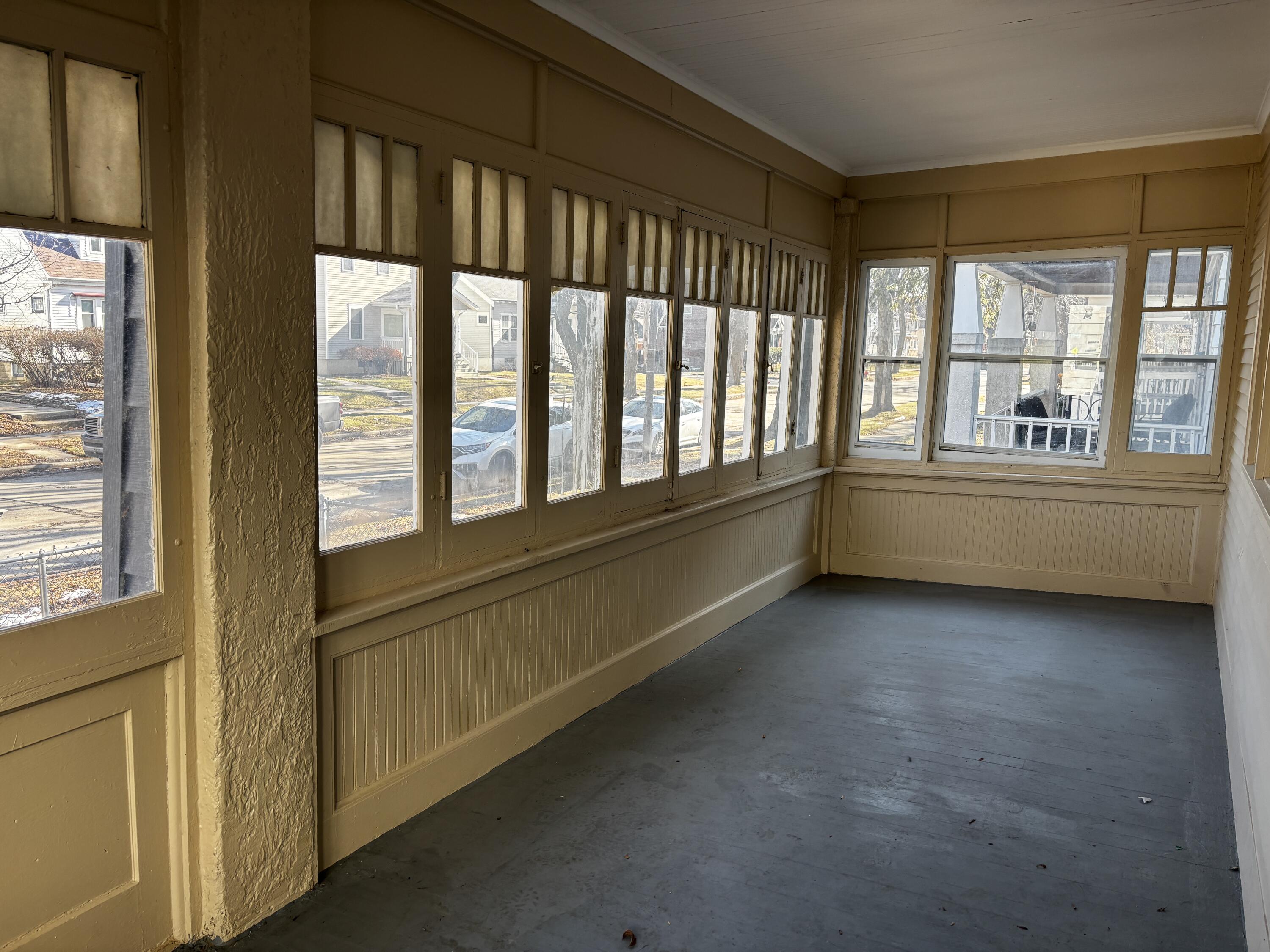 5525 North 36th Street Milwaukee, WI 53209 - Photo 14 of 39 Front Porch