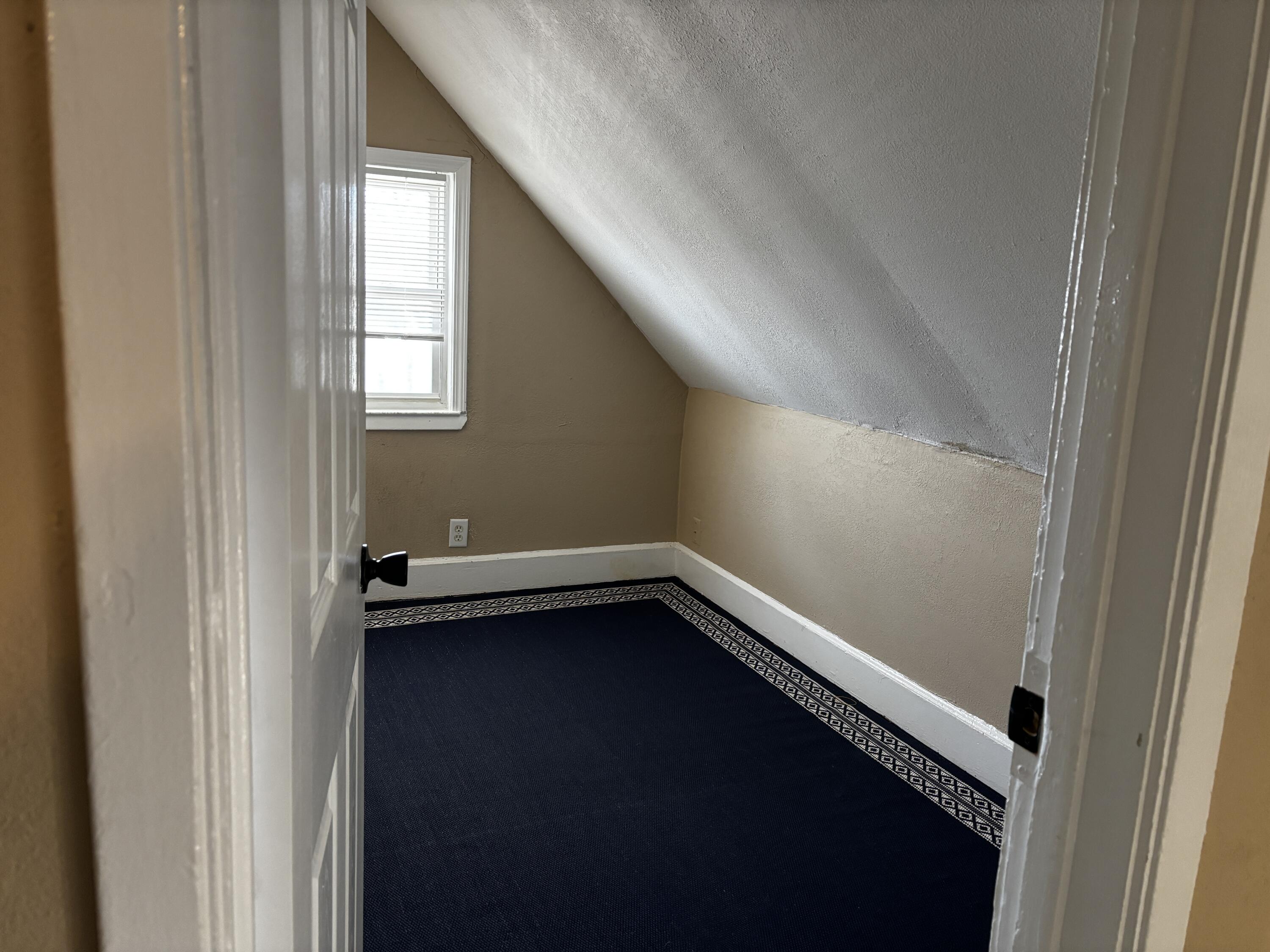 5525 North 36th Street Milwaukee, WI 53209 - Photo 20 of 39 Bedrm 2 Upper