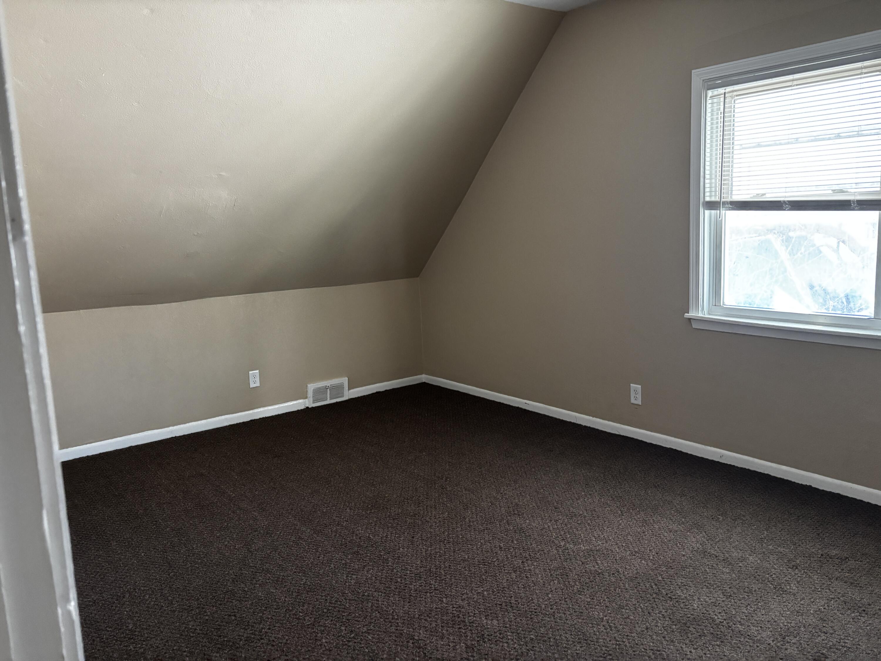 5525 North 36th Street Milwaukee, WI 53209 - Photo 22 of 39 Bedrm 3 Upper